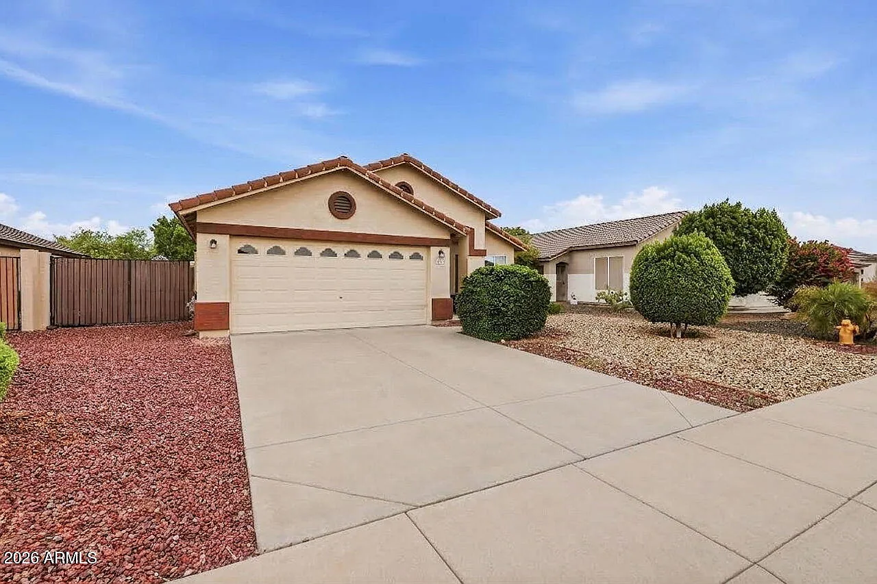 4 bed, 2.0 bath, 1701 sqft, $2,599 — Photo 1