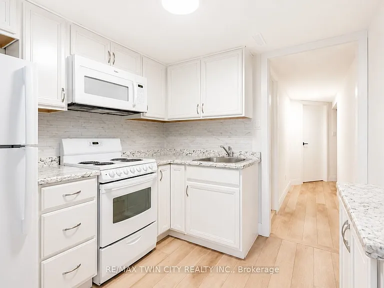 53 Broken Oak Cres #BASEMENT — Photo 2