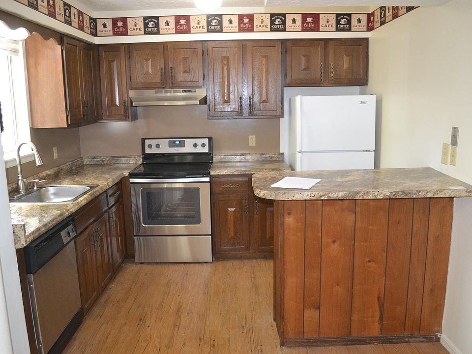 Kitchen with breakfast bar/new stove and countertops