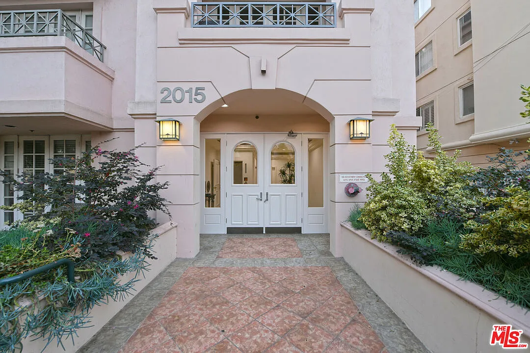 2 bed, 2.5 bath, 1330 sqft, $4,895 — Photo 3