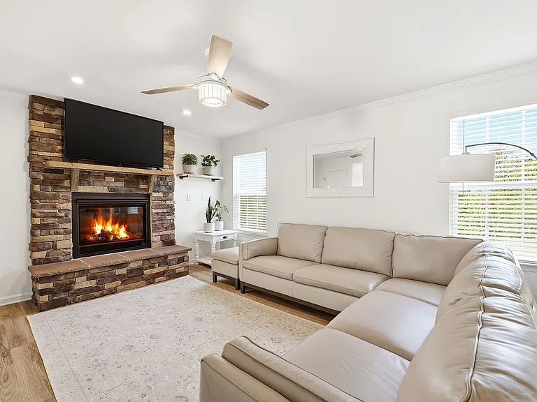 4435 Sunset Dr — Photo 7