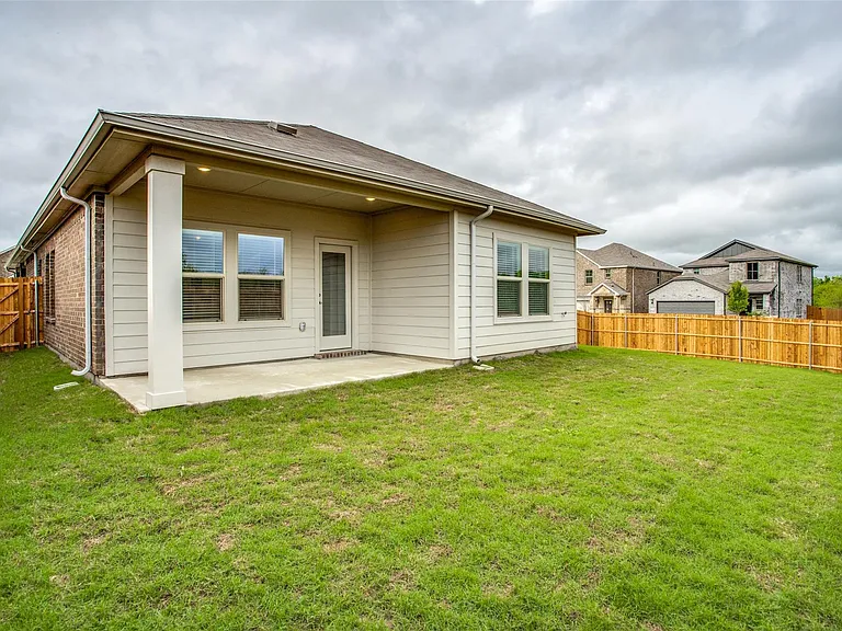 612 McKenna Dr — Photo 24
