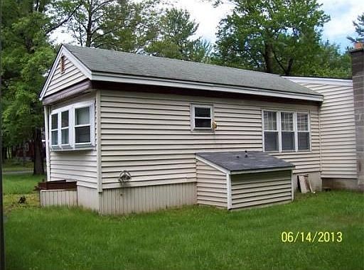 2nd image of 85 Woodlawn St