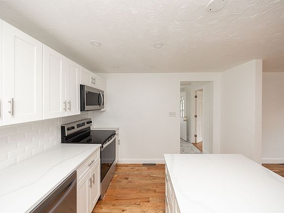 4th image of 155 Southbridge Rd