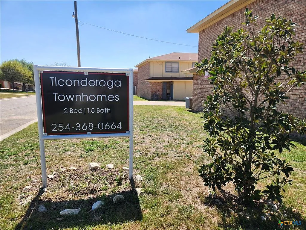 2 bed, 1.5 bath, 1000 sqft, $895 — Photo 1