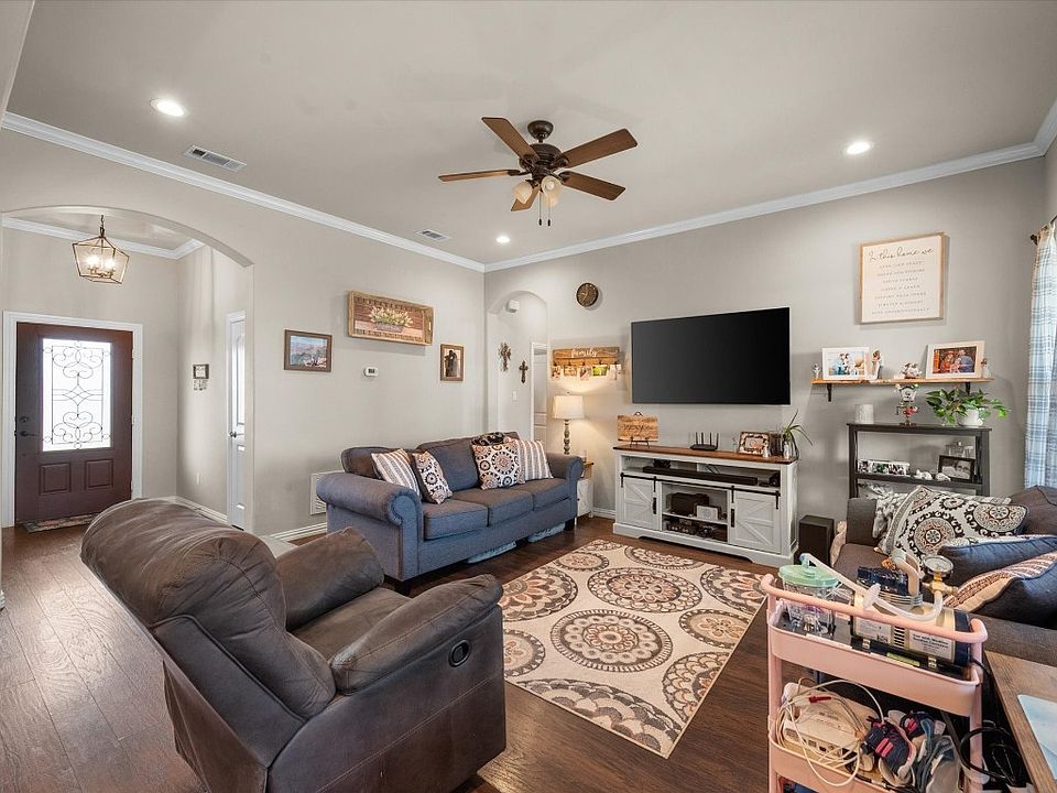 204 S Sheppard, Frost, TX 76641 Zillow