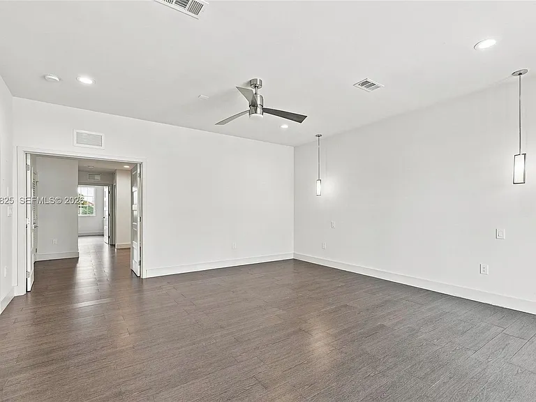 3237 NE 5th St #3237 — Photo 29