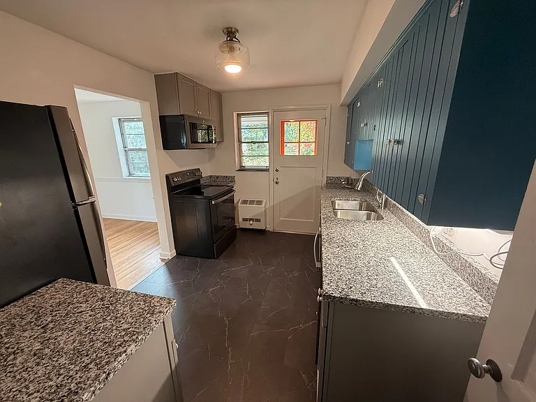 616 W Foster Ave — Photo 5
