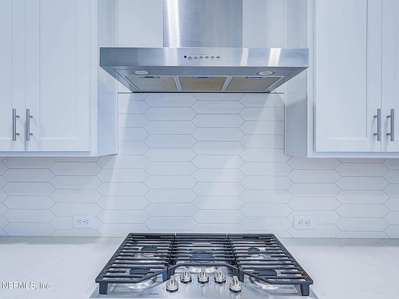 5th image of 22 Amalia Way