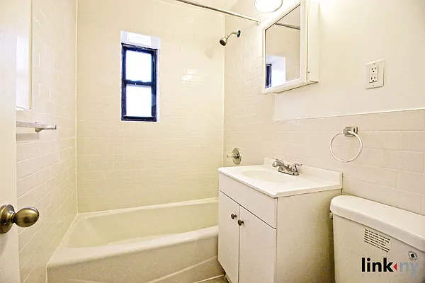 Rented by Link NY Realty | media 11