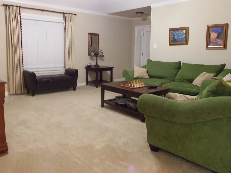 140 Center Springs Dr — Photo 2