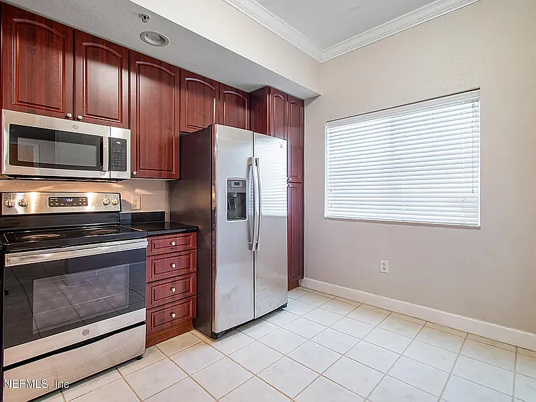 2 bed, 1159 sqft, $1,700 — Photo 3