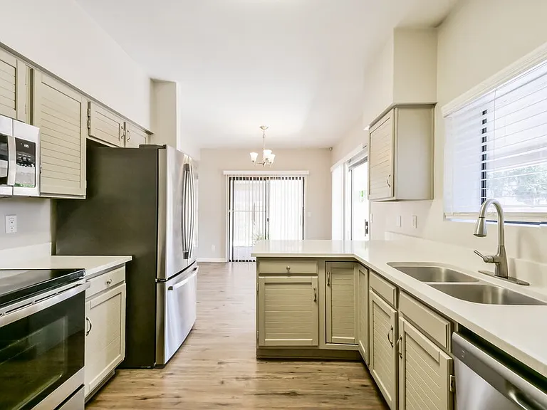 1338 N Brittany Ln — Photo 10