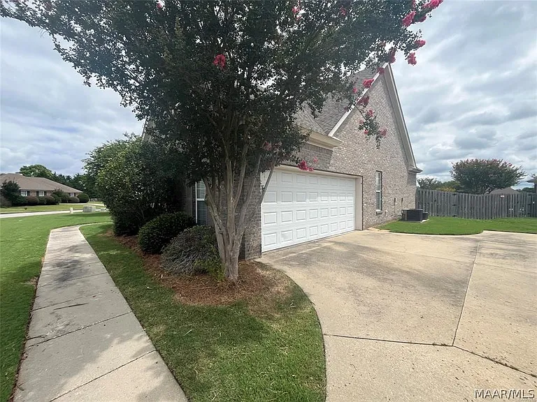 9515 Helmsley Cir — Photo 2