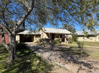 214 W Cargile St, Uvalde, TX 78801