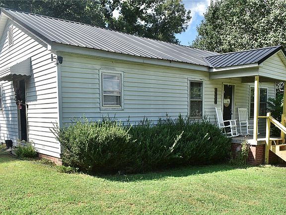 2nd image of 1521 Woodlawn Rd