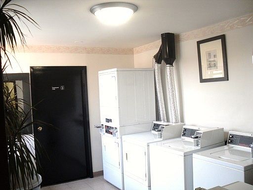 1st image of 2250 N Lincoln Ave APT 305