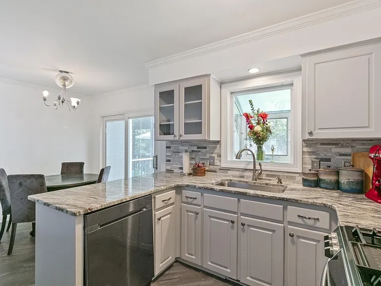 6221 Dresden Ln — Photo 7