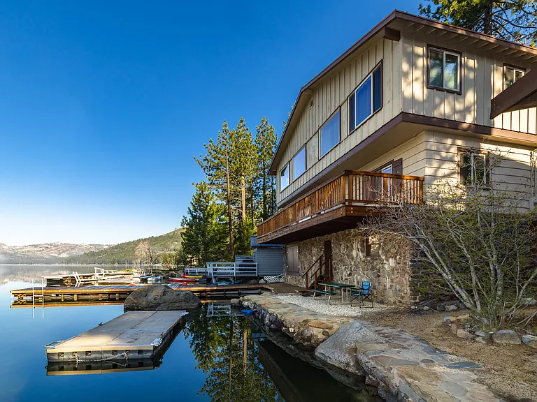 Quiet secluded lakefront patio
