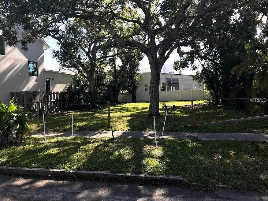 2nd image of 1680 Oak St