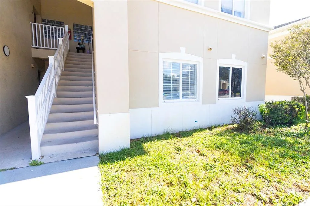 3 bed, 2.0 bath, 1151 sqft, $1,725 — Photo 2