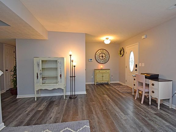 4th image of 584 Hafton Ct
