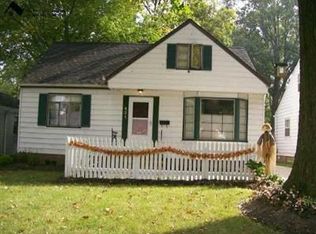 421 Huntmere Dr, Bay Village, OH 44140