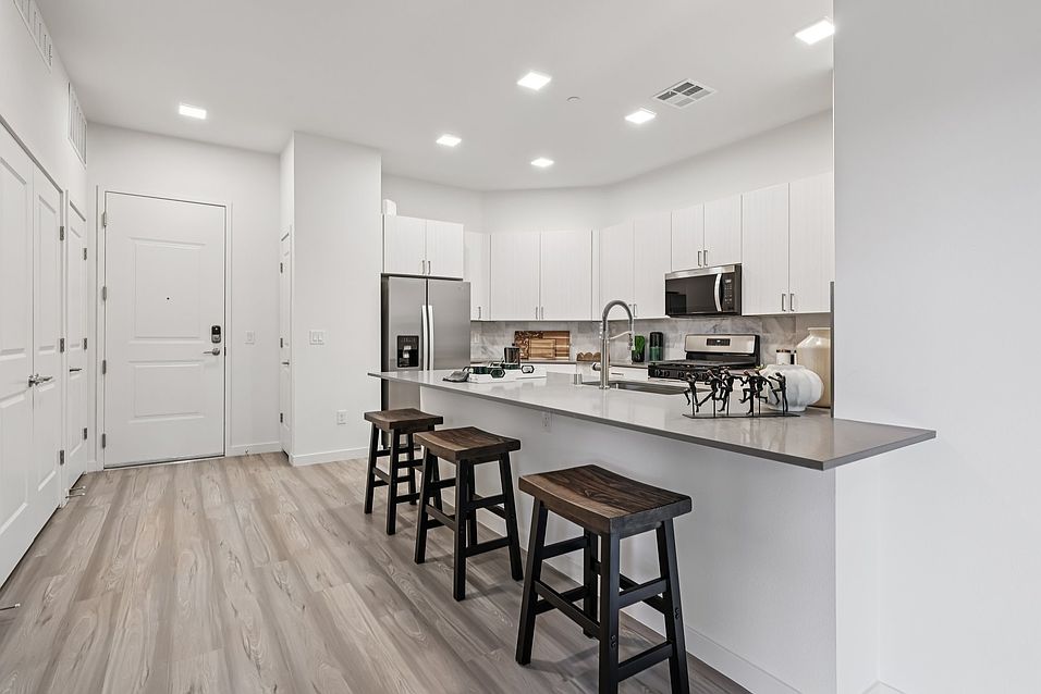 Unit 153, Unit 231, Unit 353, Unit 331, Unit 453, Unit 431, Unit 239, Unit 207, Unit 339, Unit 307, Unit 439, Unit 407