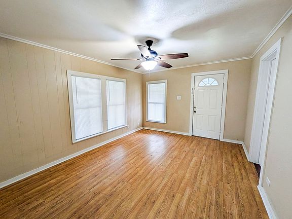 3rd image of 1030 Dallas St