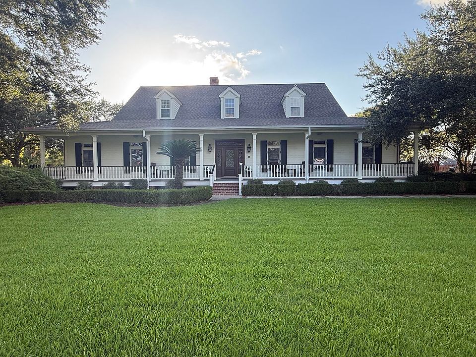 1st image of 303 Cedar Tree Dr