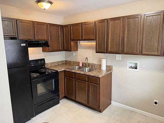 3rd image of 3216 Mayfield Dr #7