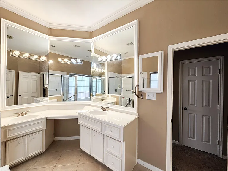 2637 W Dallas St — Photo 14