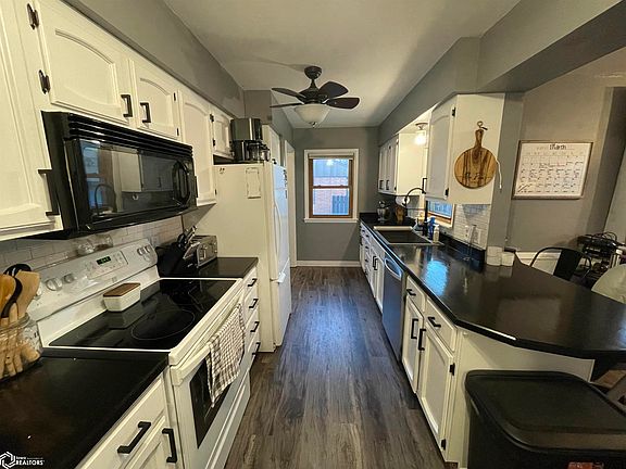 4th image of 809 14th St SE
