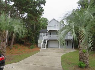 208 Stroud St, Emerald Isle, NC 28594