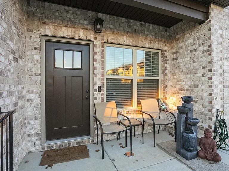 1003 Villa Cir — Photo 3
