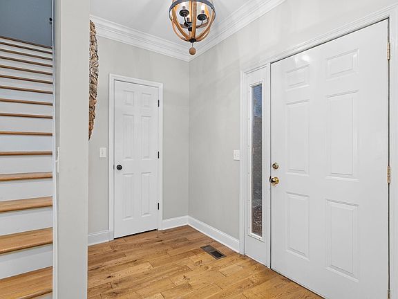 4th image of 7601 Meadow Dr