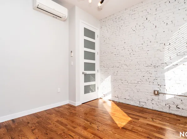 1553 De Kalb Avenue image 16 of 18