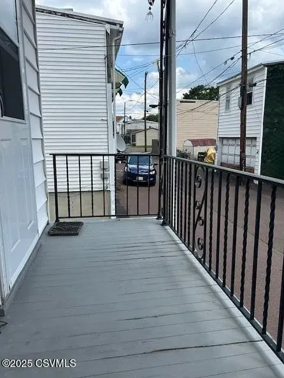 319 W Butternut St — Photo 3