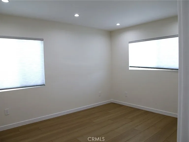 2251 N Catalina St — Photo 9