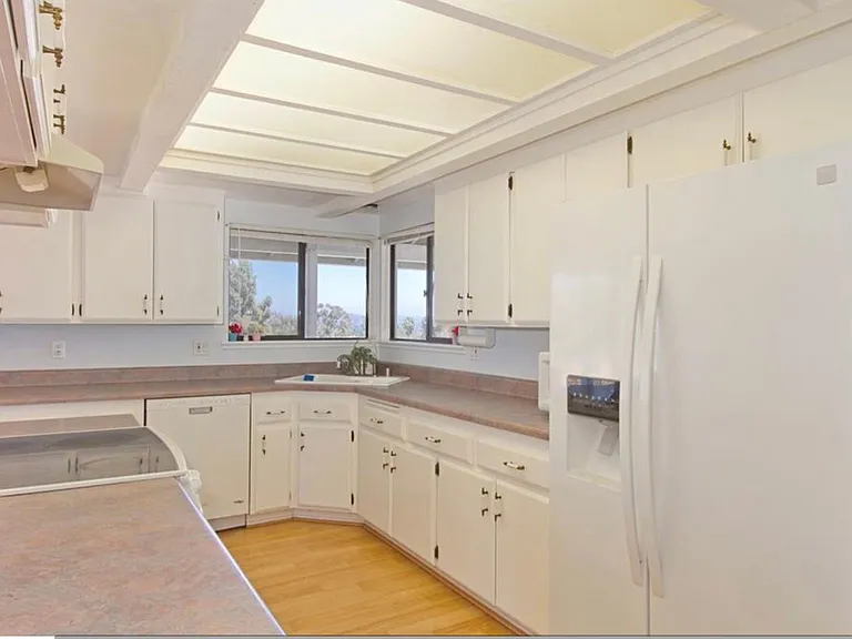 1776 E Alvarado St — Photo 8