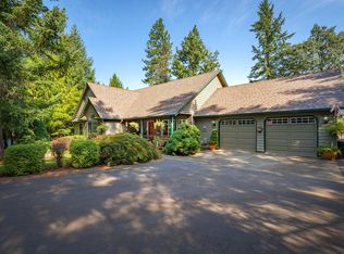 220 Mountain Pine Dr, Grants Pass, OR 97526