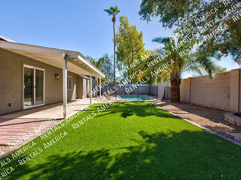 819 W Ross Ave — Photo 28