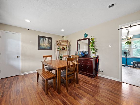 3rd image of 2711 Dove Ct
