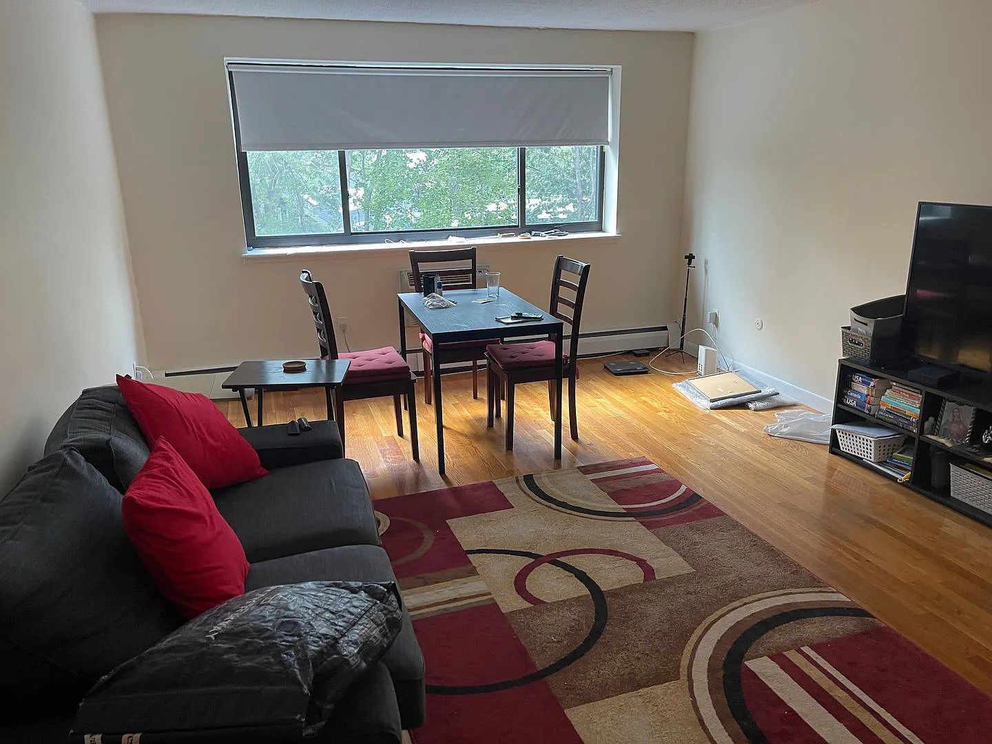 1-bed w/ Heat & Parking - Mt. Auburn (Watertown-Cambridge line) — Photo 2