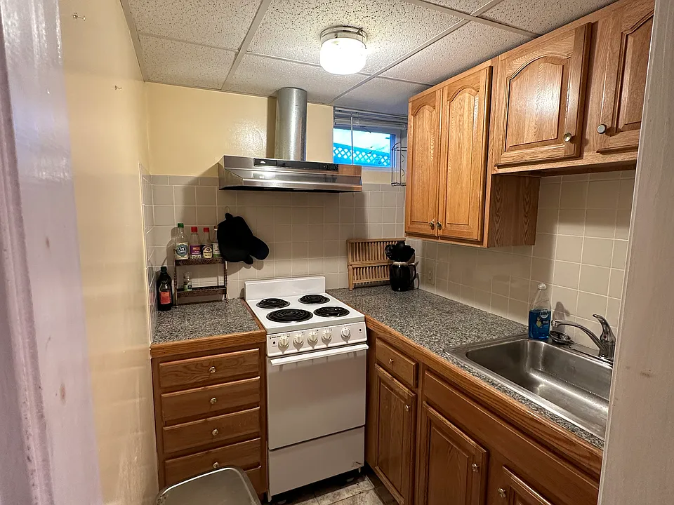 81 Academy Hill Rd #B