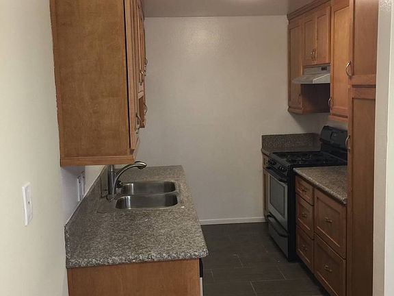 3rd image of 10746 Blix St APT 107