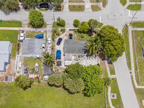 2nd image of 901 NW 34th Ter