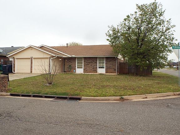 3rd image of 1220 Edinburg Dr