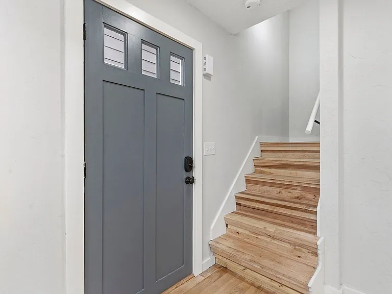 2831 E University St — Photo 2