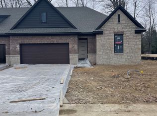 1084 Crestwyk Ln, Rochester, MI 48307